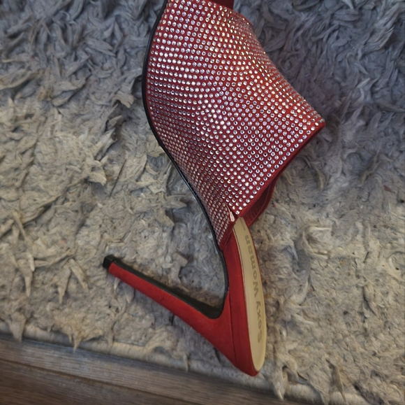 Red mule - Picture 2 of 4